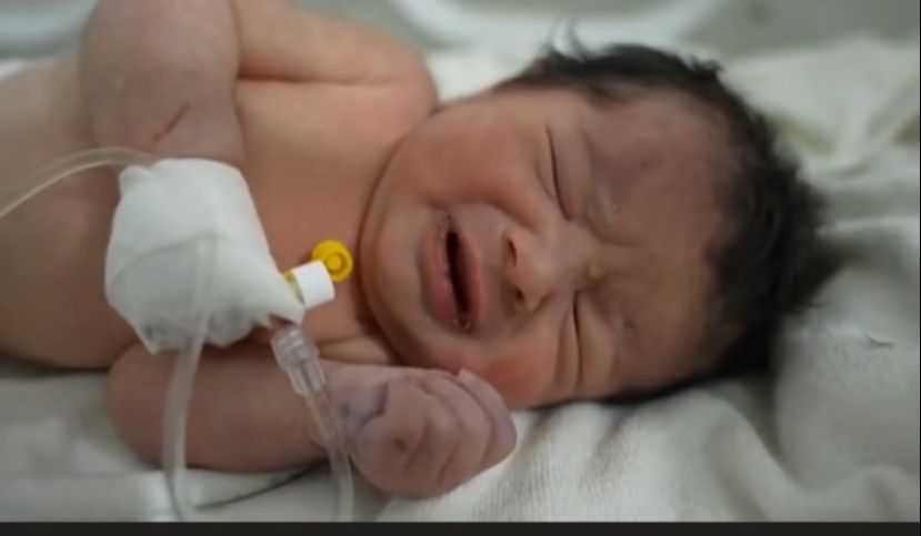 O milagre da vida — Bebê nasce sobre escombros e sua mãe morre soterrada em terremoto na Síria