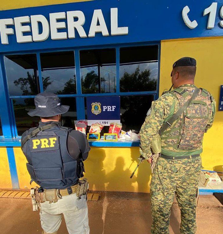 PRF apreende mais de 3 kg de cocaína escondida em sacos de arroz em Guajará-Mirim