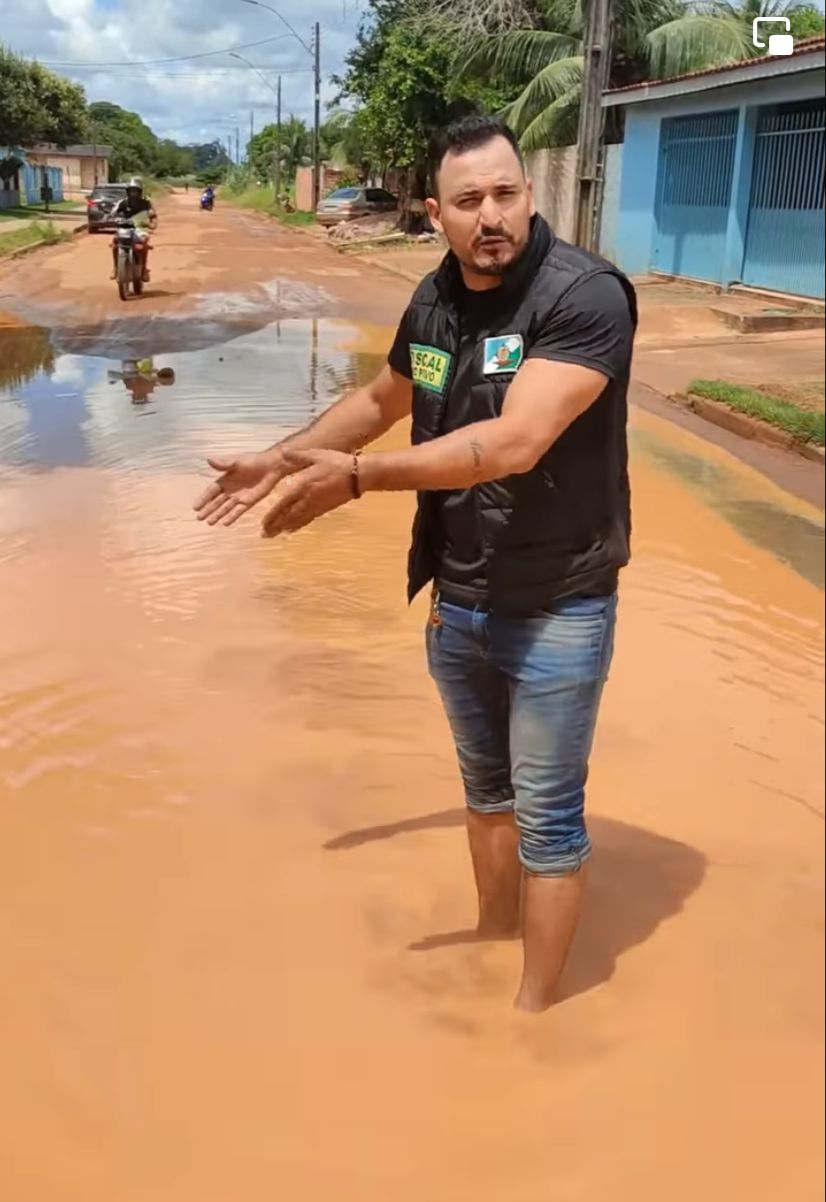 Vereador Rafael Fera fiscaliza as ruas em estado de abandono pela atual gestão, no Distrito do Garimpo Bom Futuro