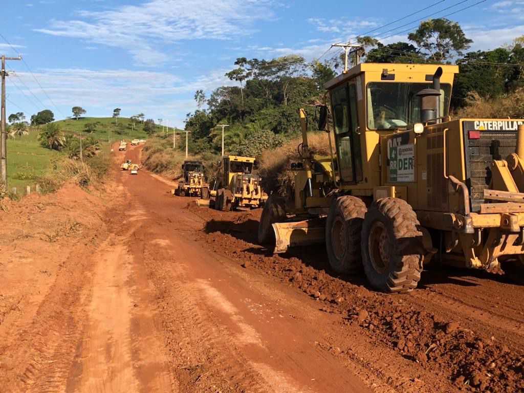 Cirone diz que obras na Estrada de Pacarana transformam realidade de moradores
