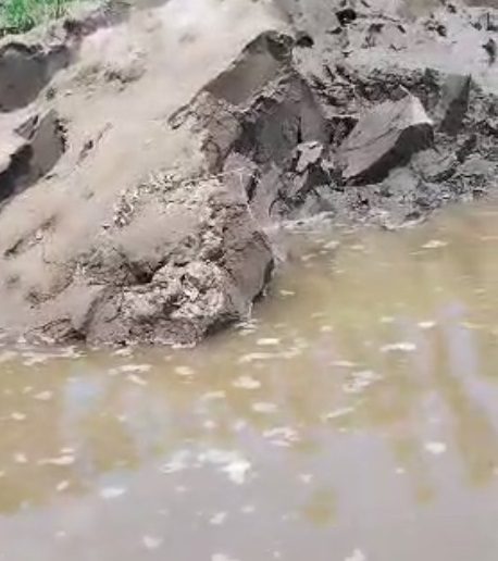 Barranco desmorona durante pescaria, deixando dois mortos e um desaparecido