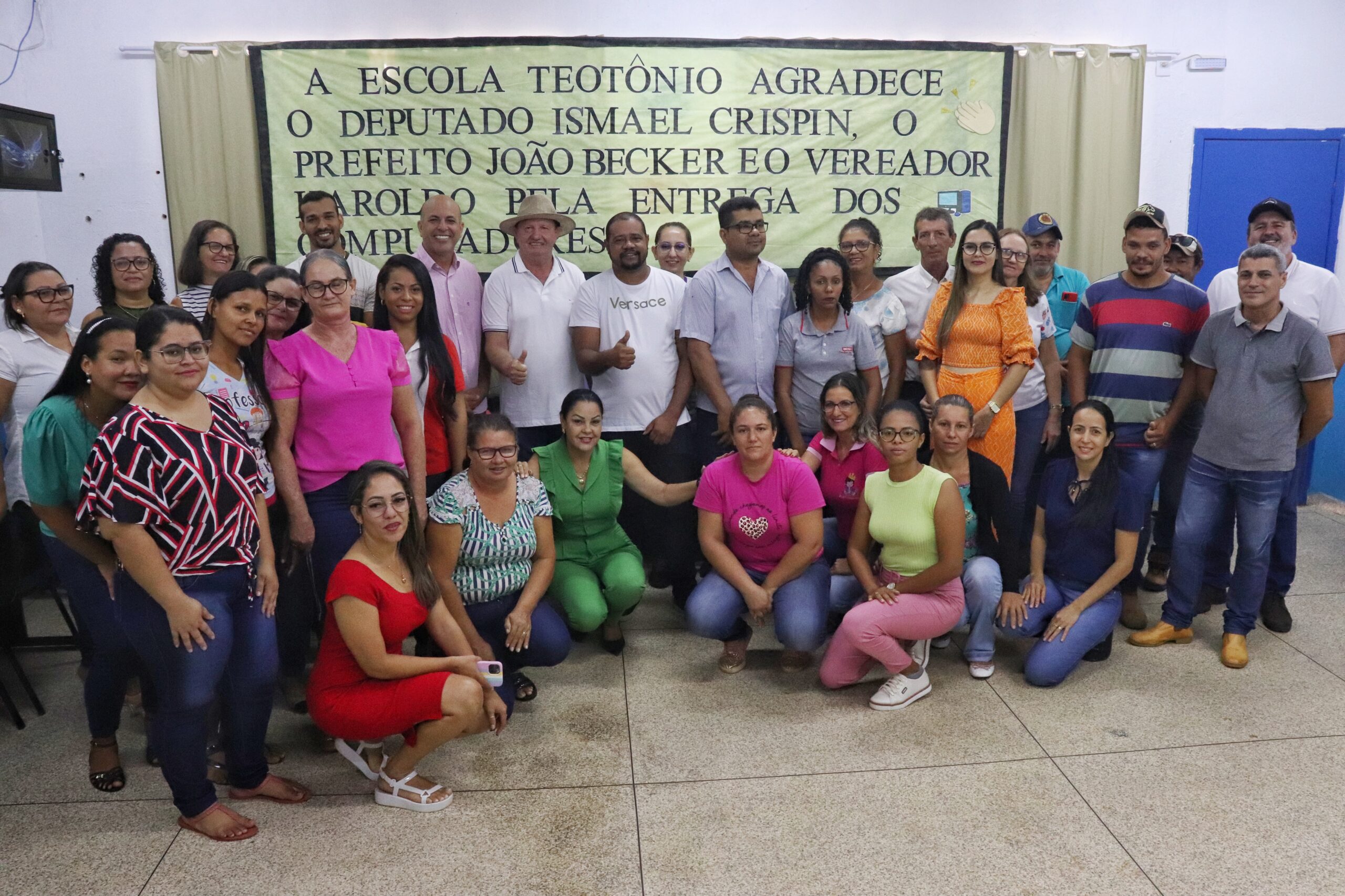 Ismael Crispin entrega computadores e impulsiona aprendizado digital na Escola Teotônio Brandão Vilela