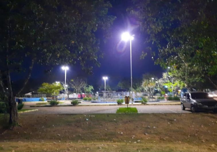 Pedido de Dr. Júnior Queiroz é atendido pela EMDUR e praça recebe serviços de Iluminação