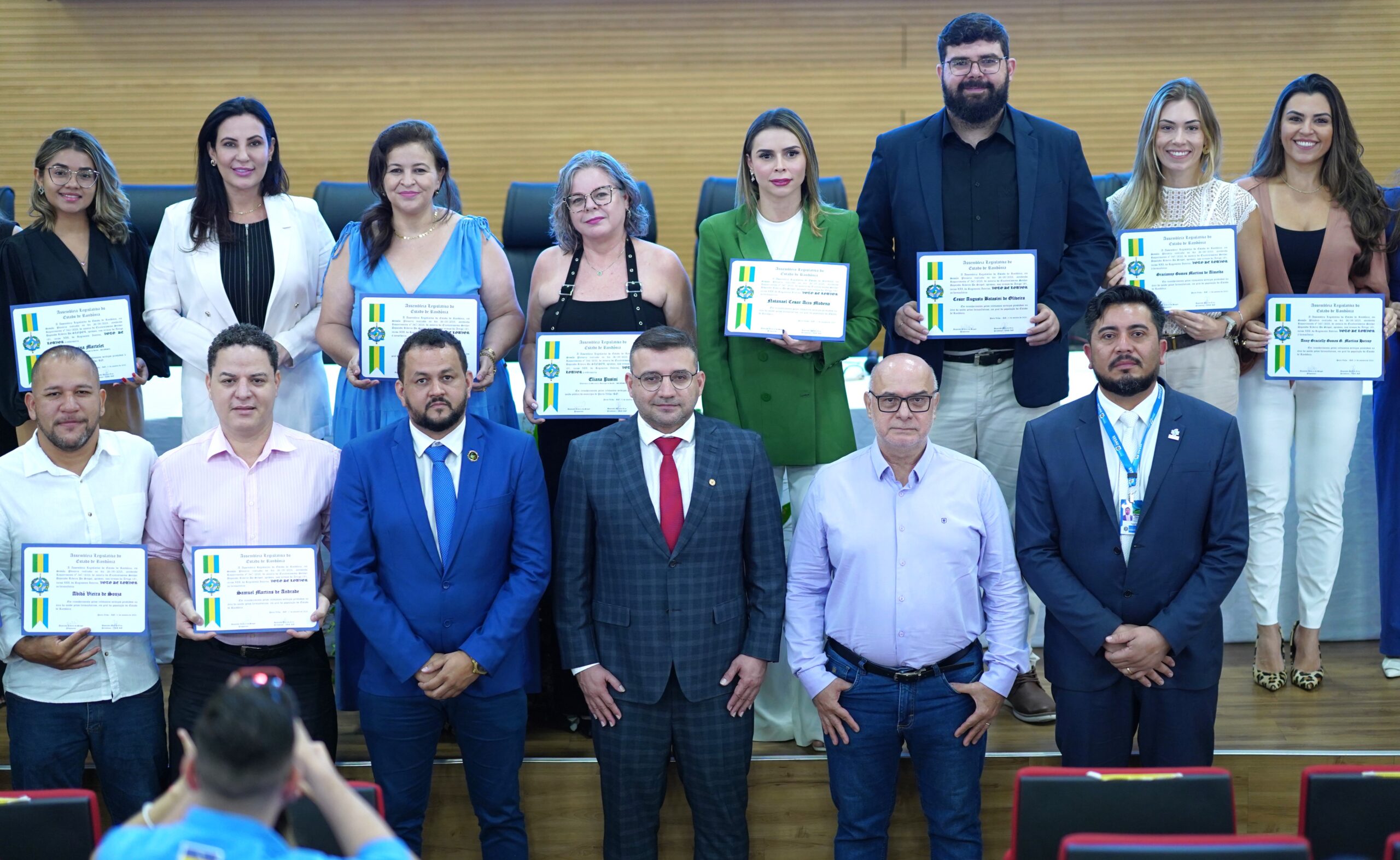 Deputado Ribeiro entrega votos de louvor à profissionais da saúde