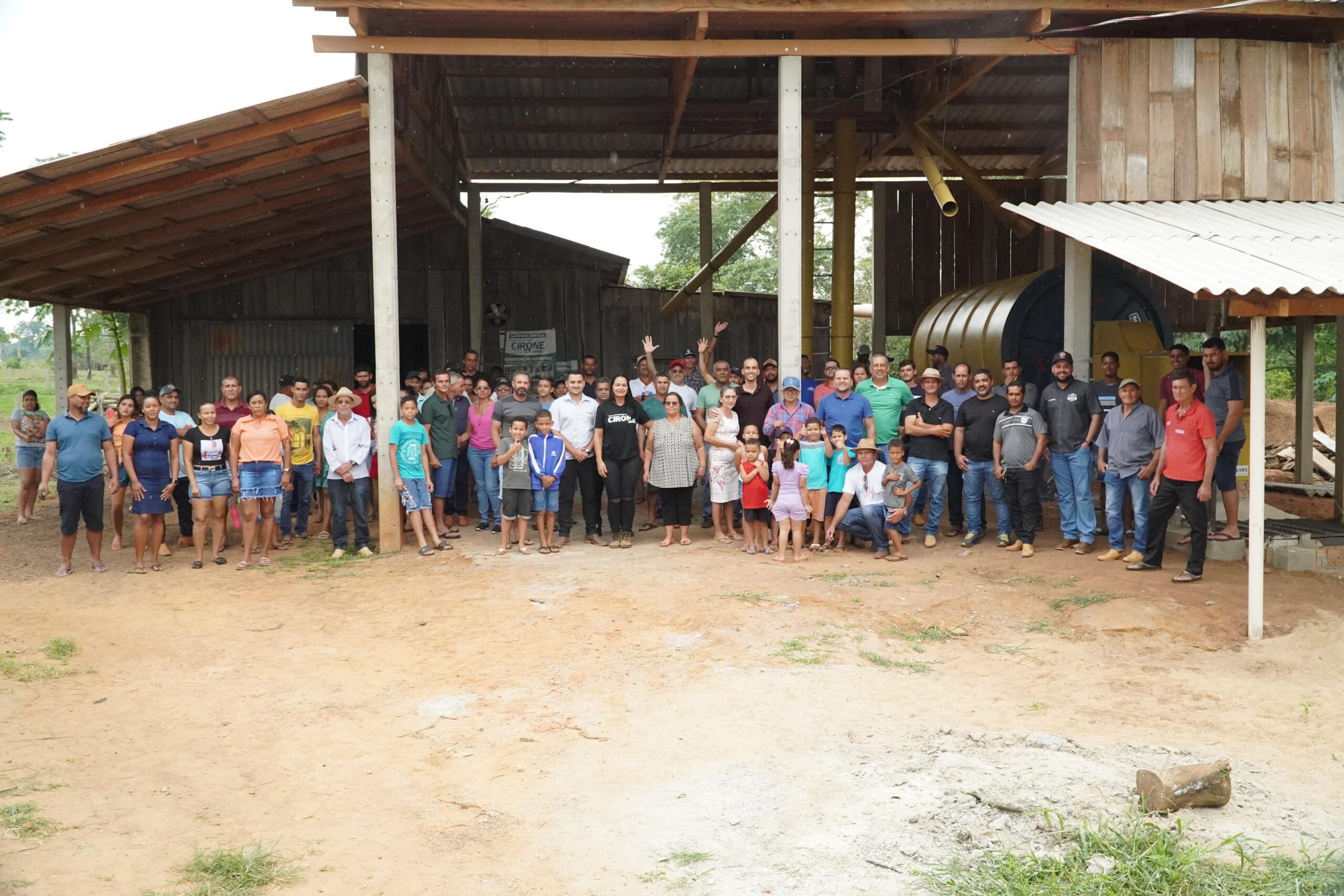 Cirone entrega equipamentos em Mirante da Serra