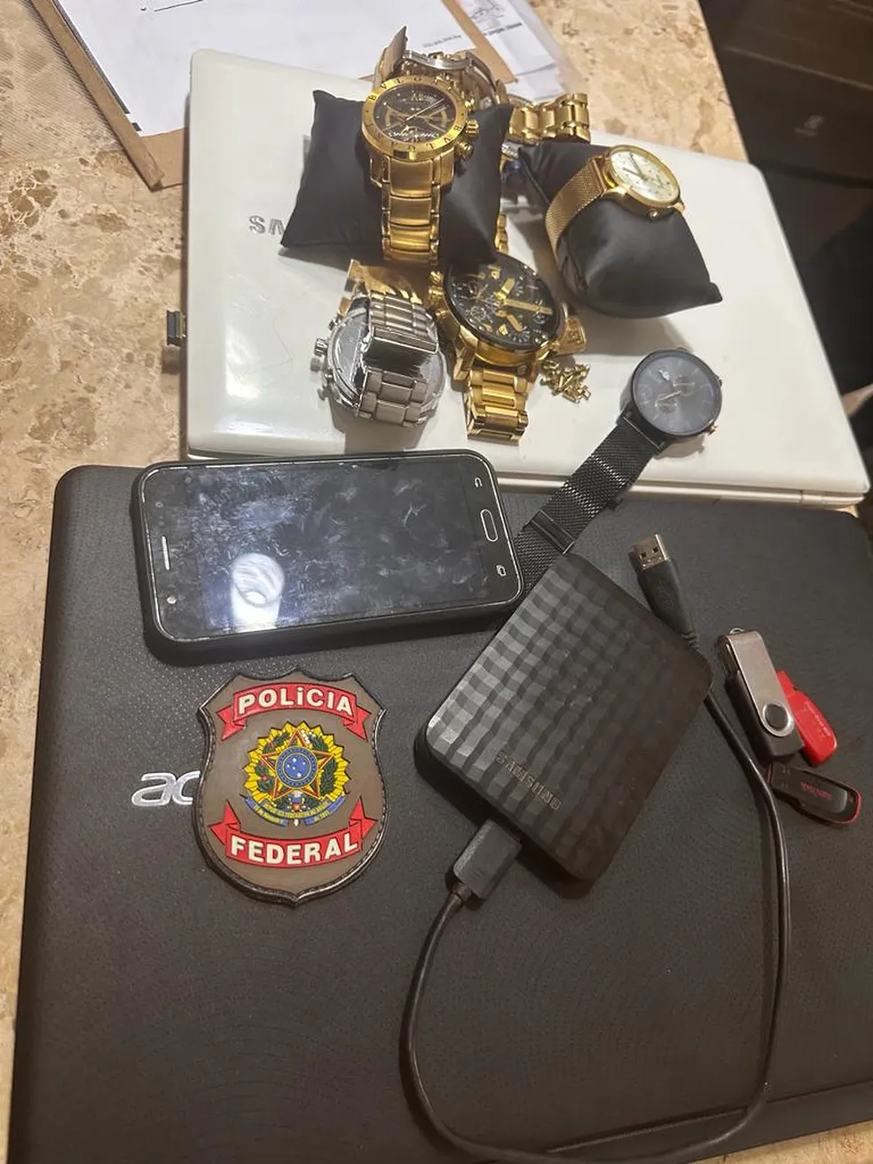 PF sequestra veículos de luxo e prende 12 pessoas durante operação contra tráfico de drogas em RO e GO