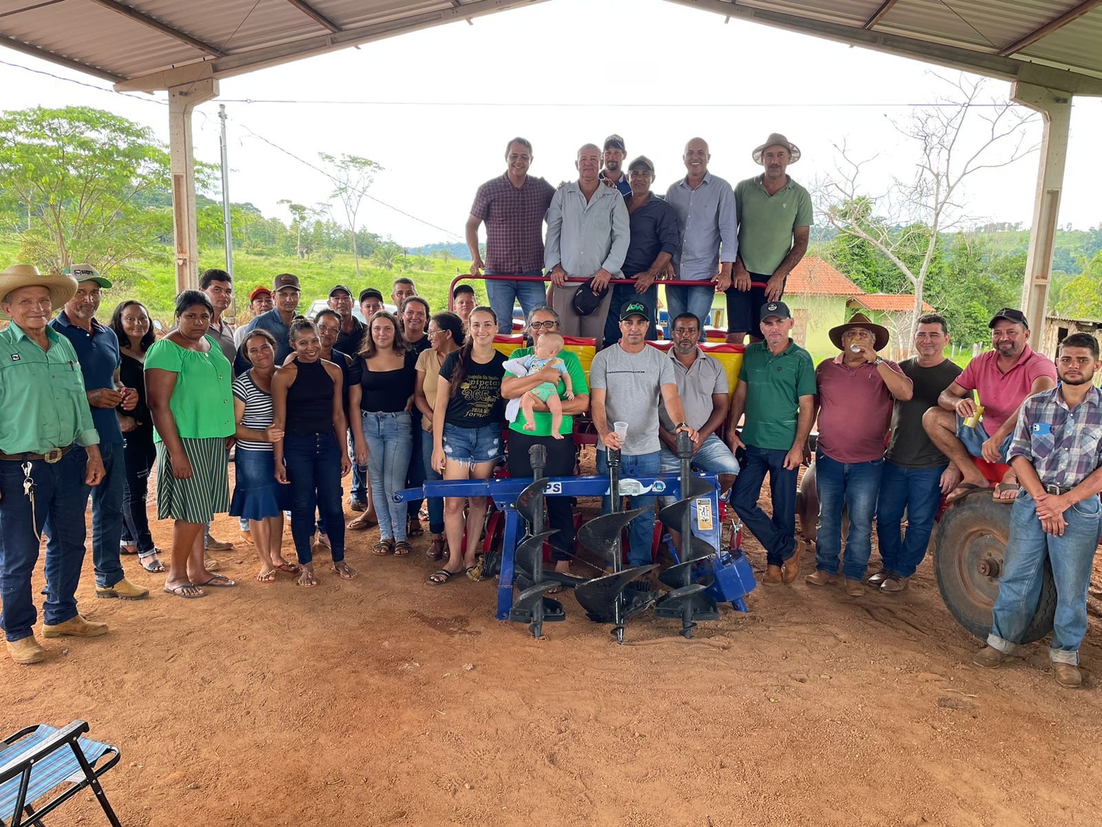 Espigão do Oeste: Ismael Crispin fortalece agricultura familiar com entrega de implementos agrícolas