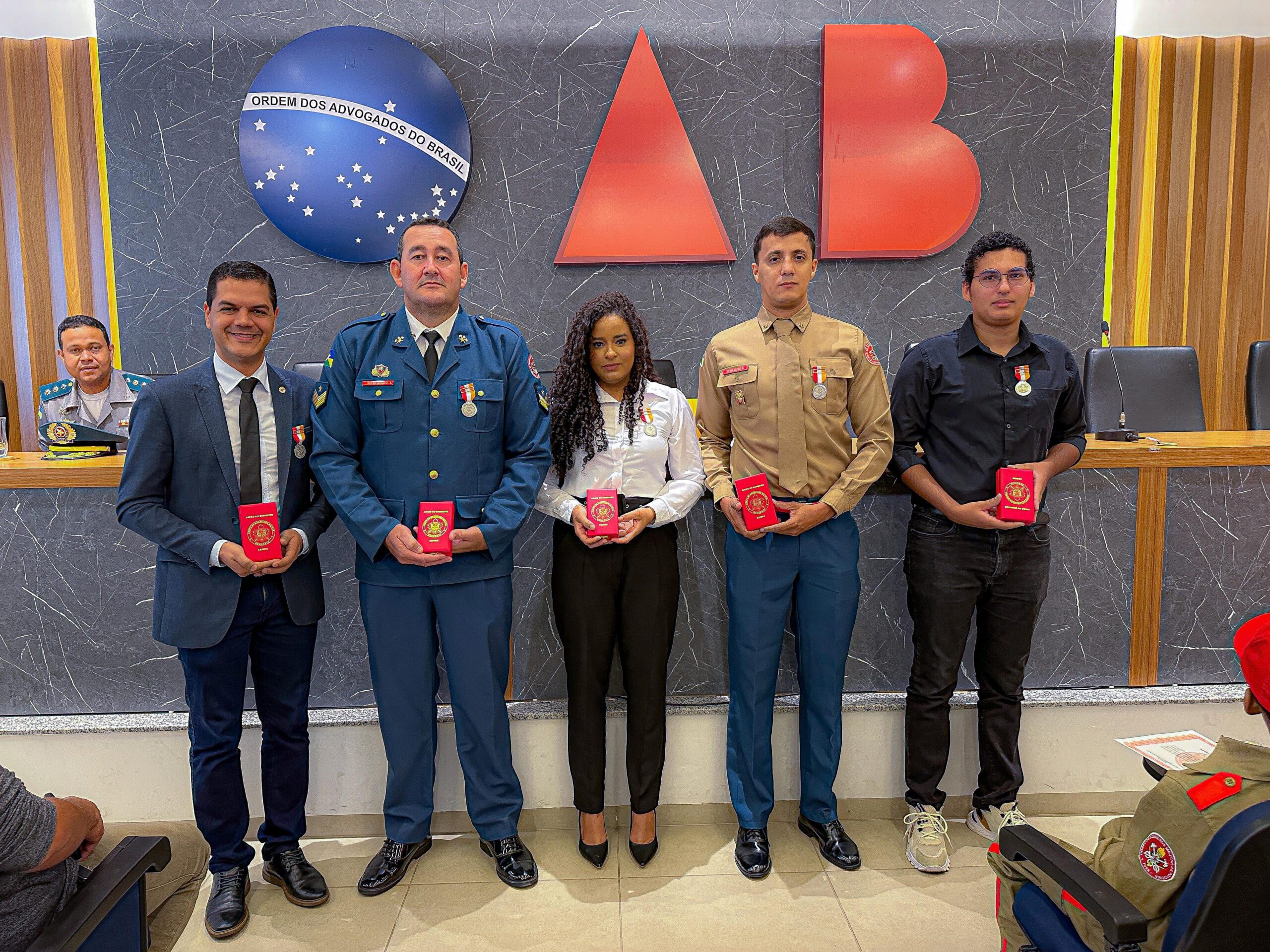 Deputado Cássio Gois recebe Medalha de Amigo do Corpo de Bombeiros Militar durante solenidade especial