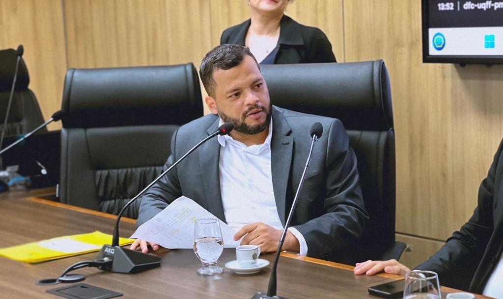 EDUCAÇÃO INCLUSIVA – Deputado Edevaldo Neves questiona disponibilidade de professores auxiliares