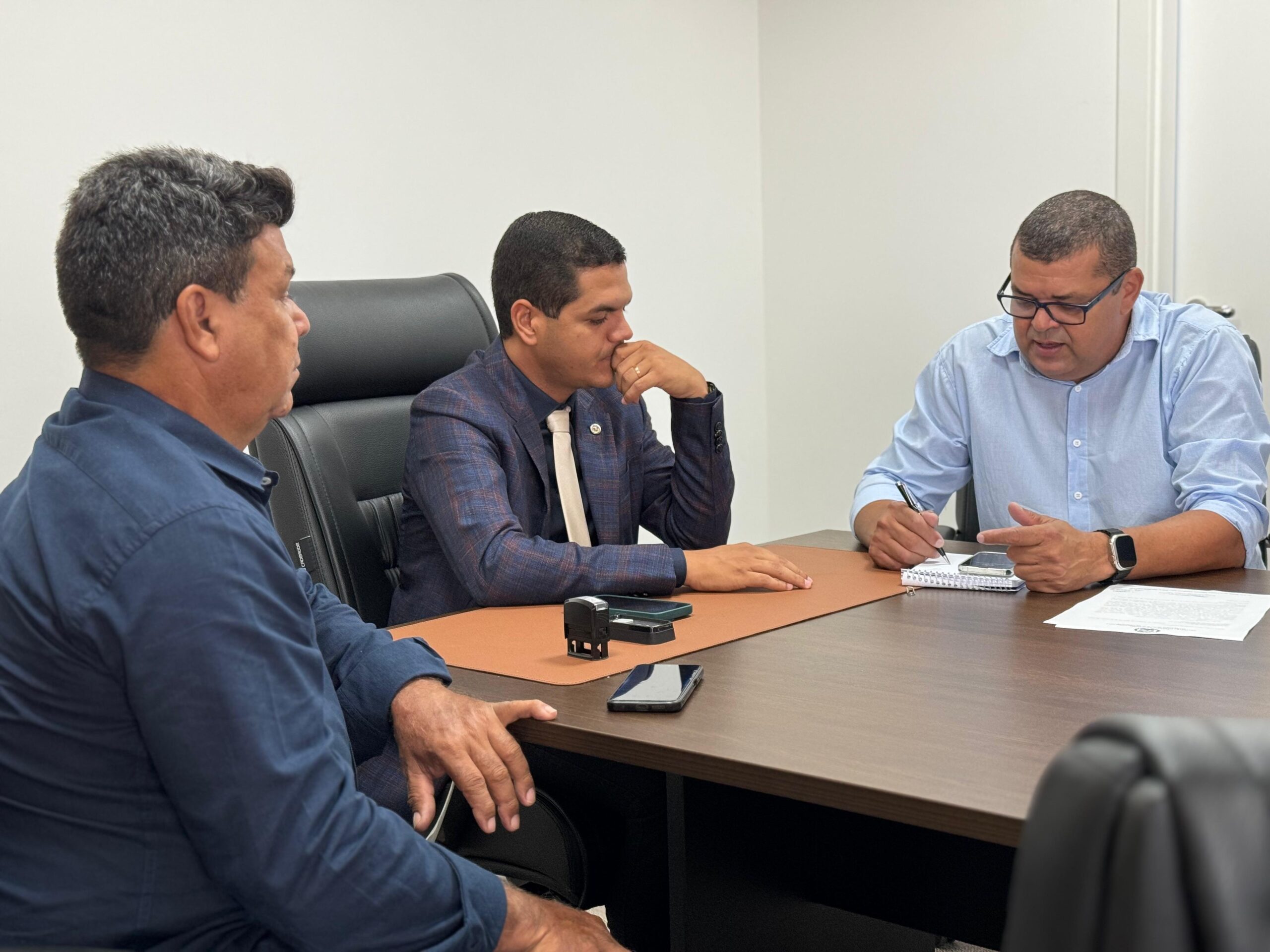 Deputado Cássio Gois parabeniza Ministro Andreazza pelo Prêmio Band Cidades