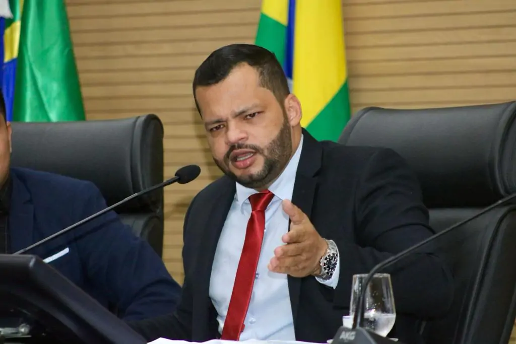 Deputado Edevaldo Neves requer manutenção da rede de abastecimento de água no residencial Cristal da Calama