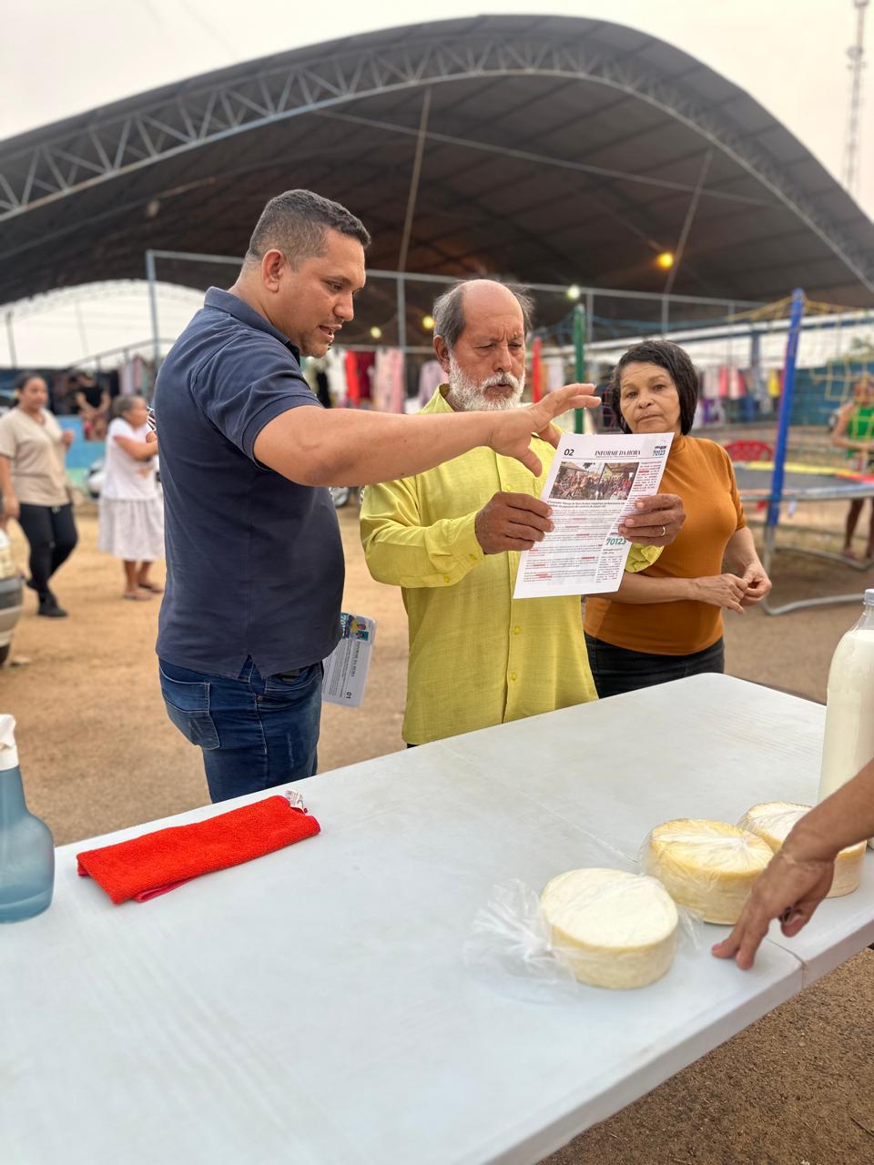 Candidato a vereador Marcos Da Hora  ganha força nas ruas com adesivaço, visitas e panfletagem