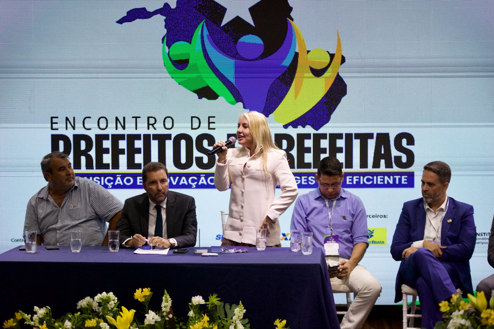 Ieda Chaves incentiva gestores municipais a cuidar das pessoas e dos animais em novos mandatos
