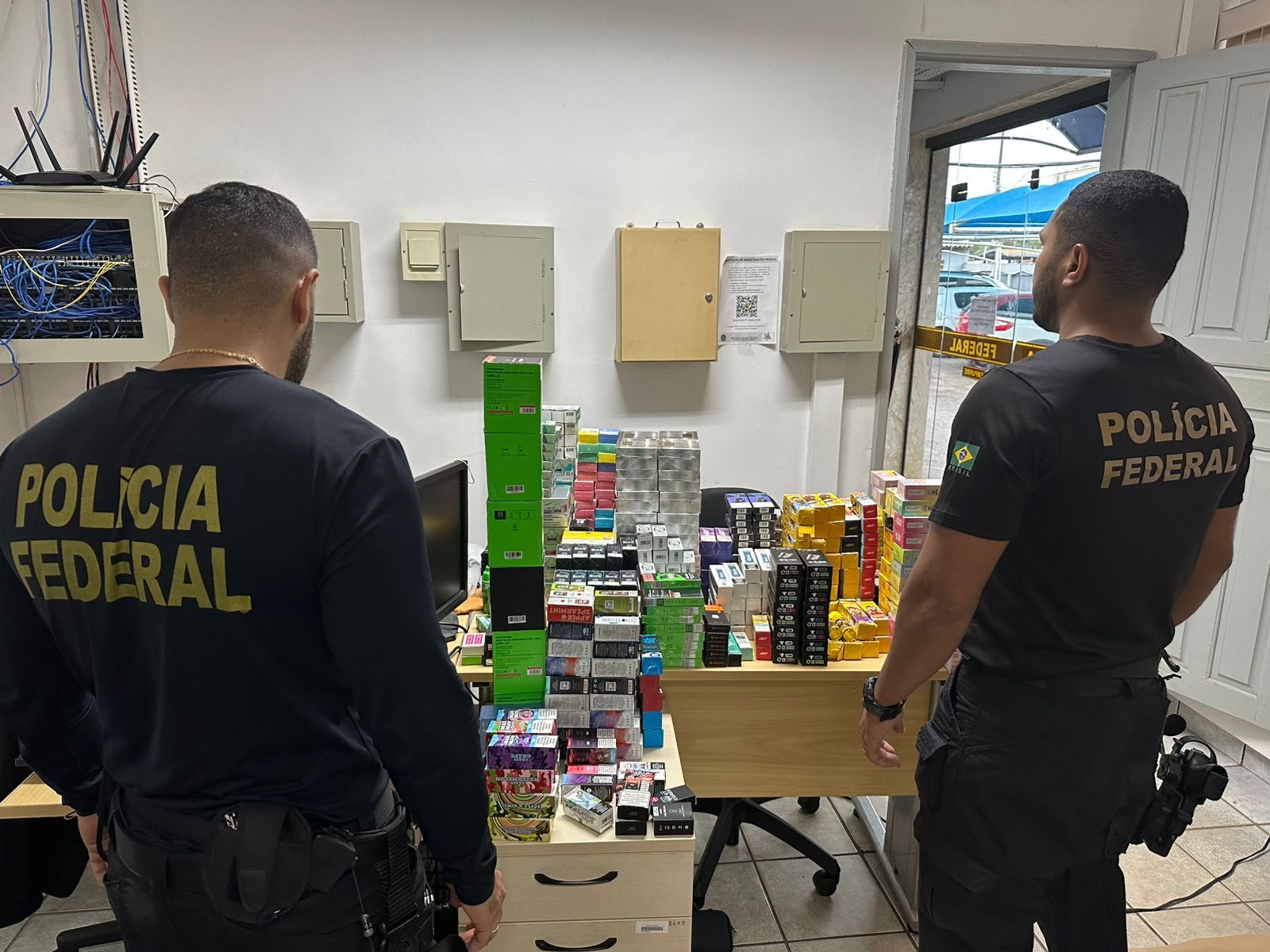 Polícia Federal realiza operação com o intuito de combater o contrabando de cigarros eletrônicos e acessórios em Porto Velho