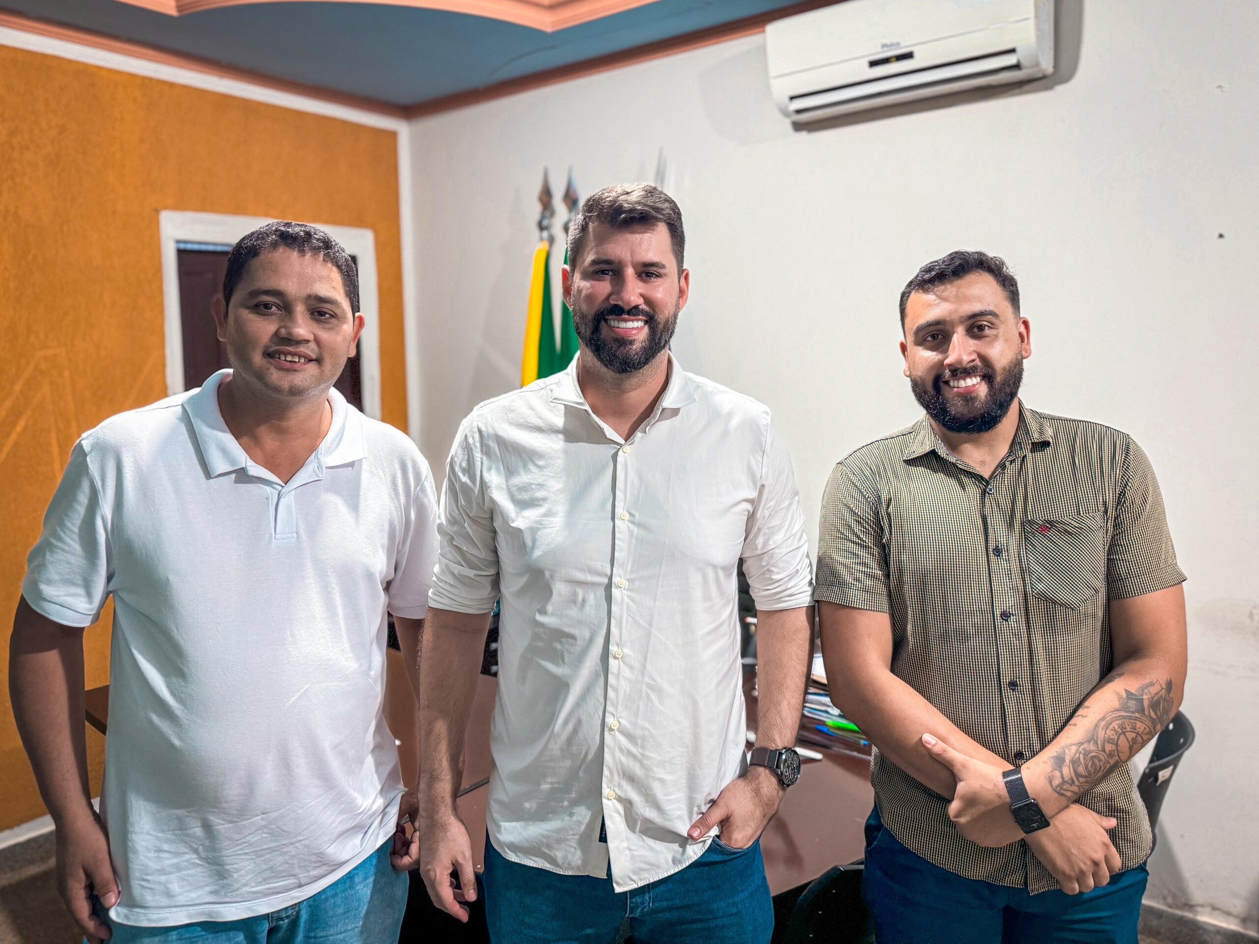 Deputado Nim Barroso se reúne com prefeito e vereador de Nova Brasilândia