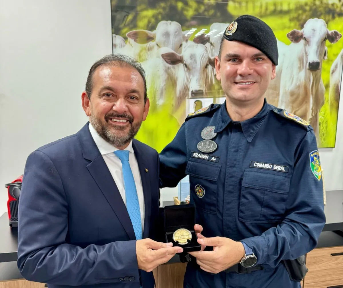 Deputado Laerte Gomes destina recebe Moeda Institucional da Polícia Militar de Rondônia