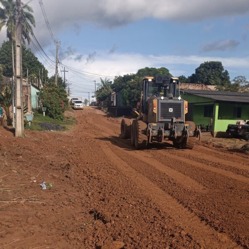 Semob Realiza Patrolamento e Cascalhamento na Rua Bandonion no Bairro Castanheira