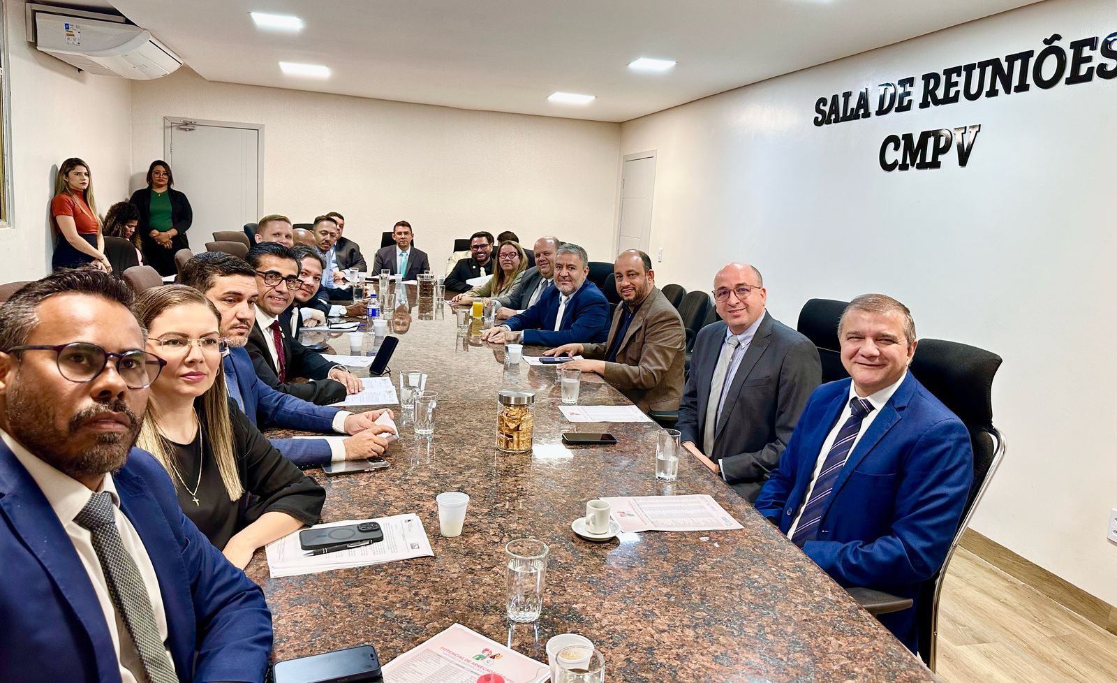 Desembargador do TJ/RO apresenta campanha Declare seu Amor para transformar IR em esperança em reunião com vereadores da capital