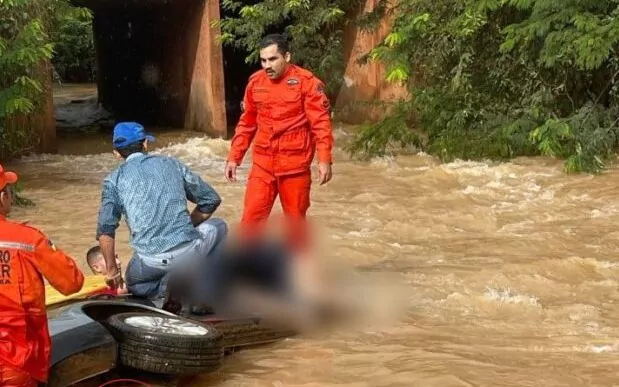 Rondônia: Mãe e filha morrem após carro cair em rio