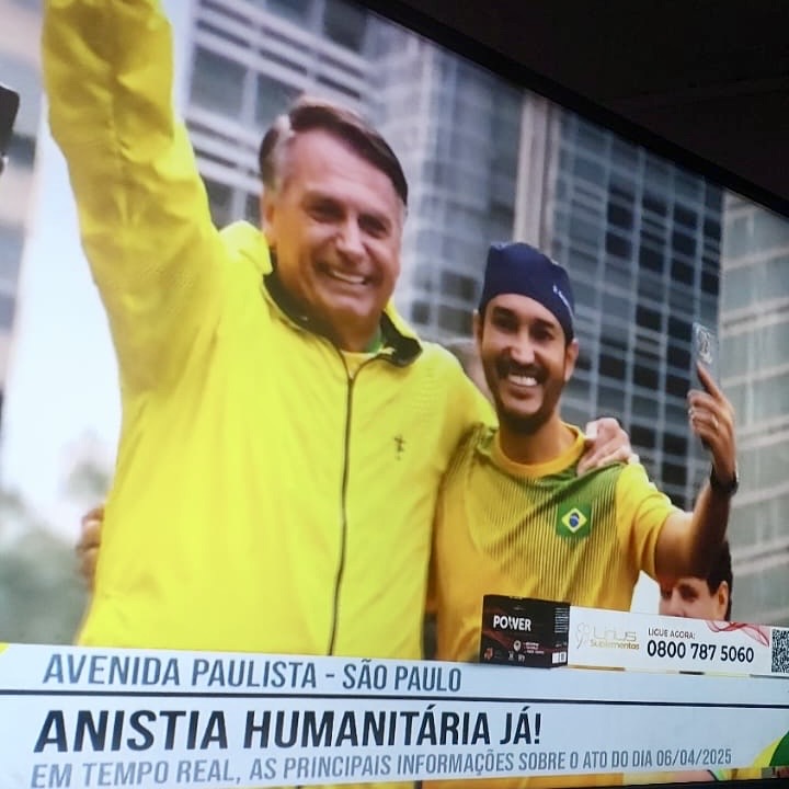 Deputado Federal Dr. Fernando Máximo aparece abraçado a Bolsonaro na manifestação pró-anistia da Avenida Paulista