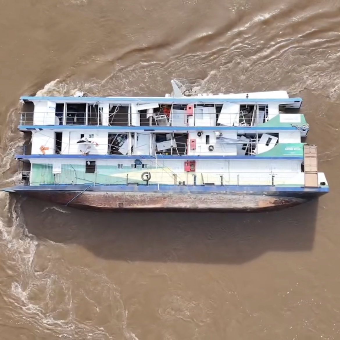 Avaliado em R$ 4 milhões Barco-hospital do governo afundou no Rio Mamoré