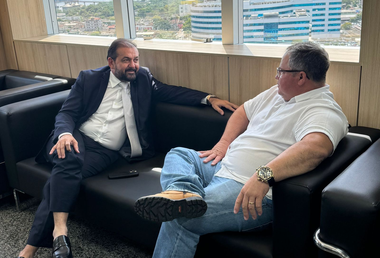 Prefeito Nei Martins de Itapuã do Oeste é recebido pelo deputado Laerte Gomes