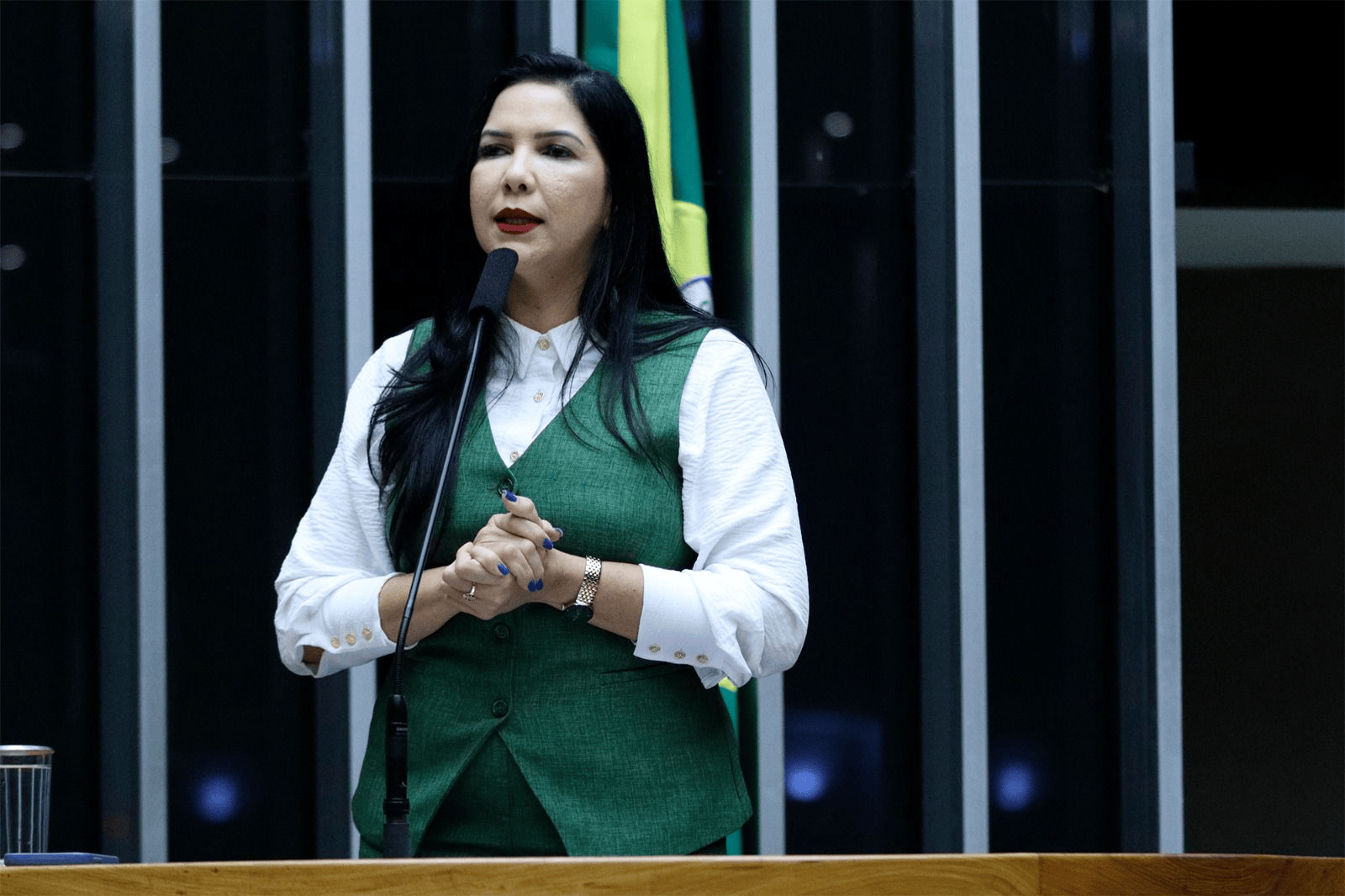 Deputada Cristiane Lopes ao lado do povo na investigação de fraudes contra aposentados