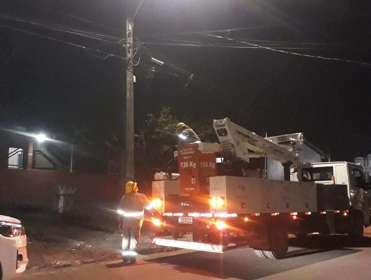 EMDUR atende solicitação do vereador Dr. Júnior Queiroz e realiza melhorias na iluminação pública do bairro Roque