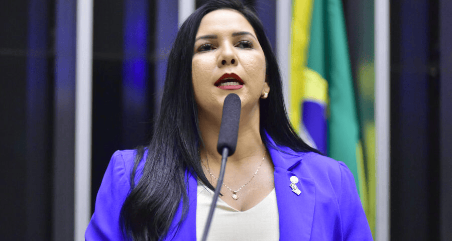 Deputada federal Cristiane Lopes confronta Marina Silva e cobra agilidade na liberação de licenças para recuperação da BR-319