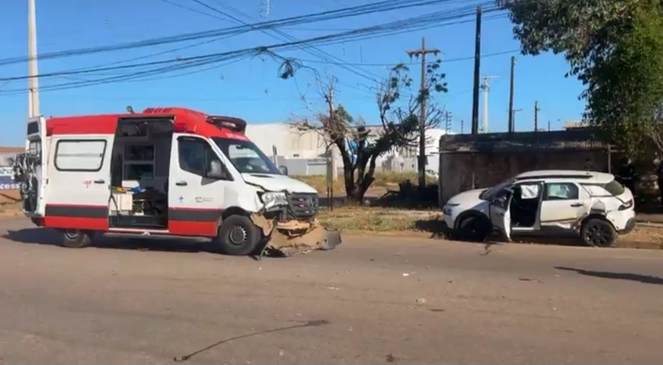 Grave acidente envolvendo ambulância do SAMU na zona Sul