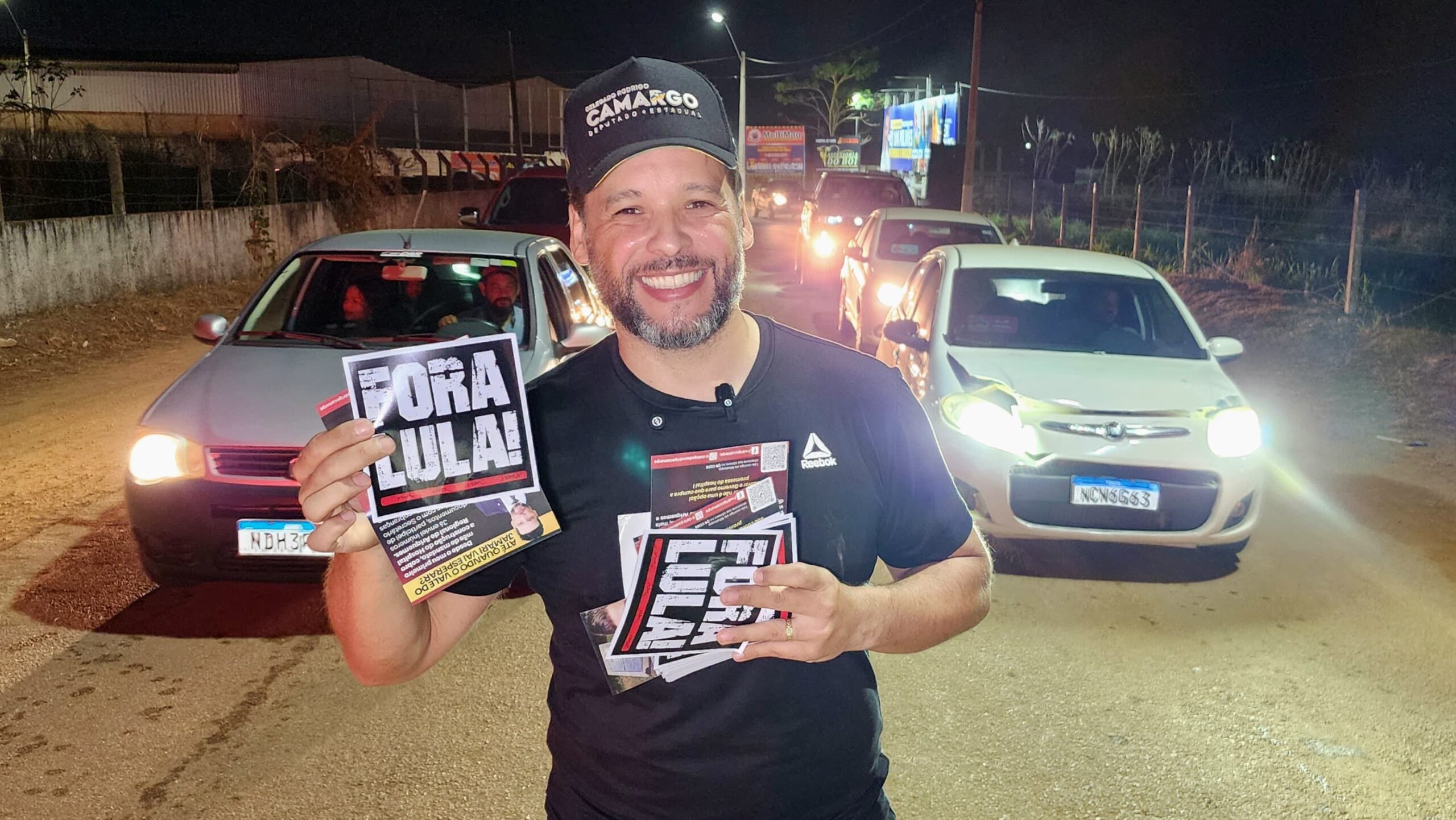 Delegado Camargo lidera mega adesivaço “Fora Lula” em Ariquemes