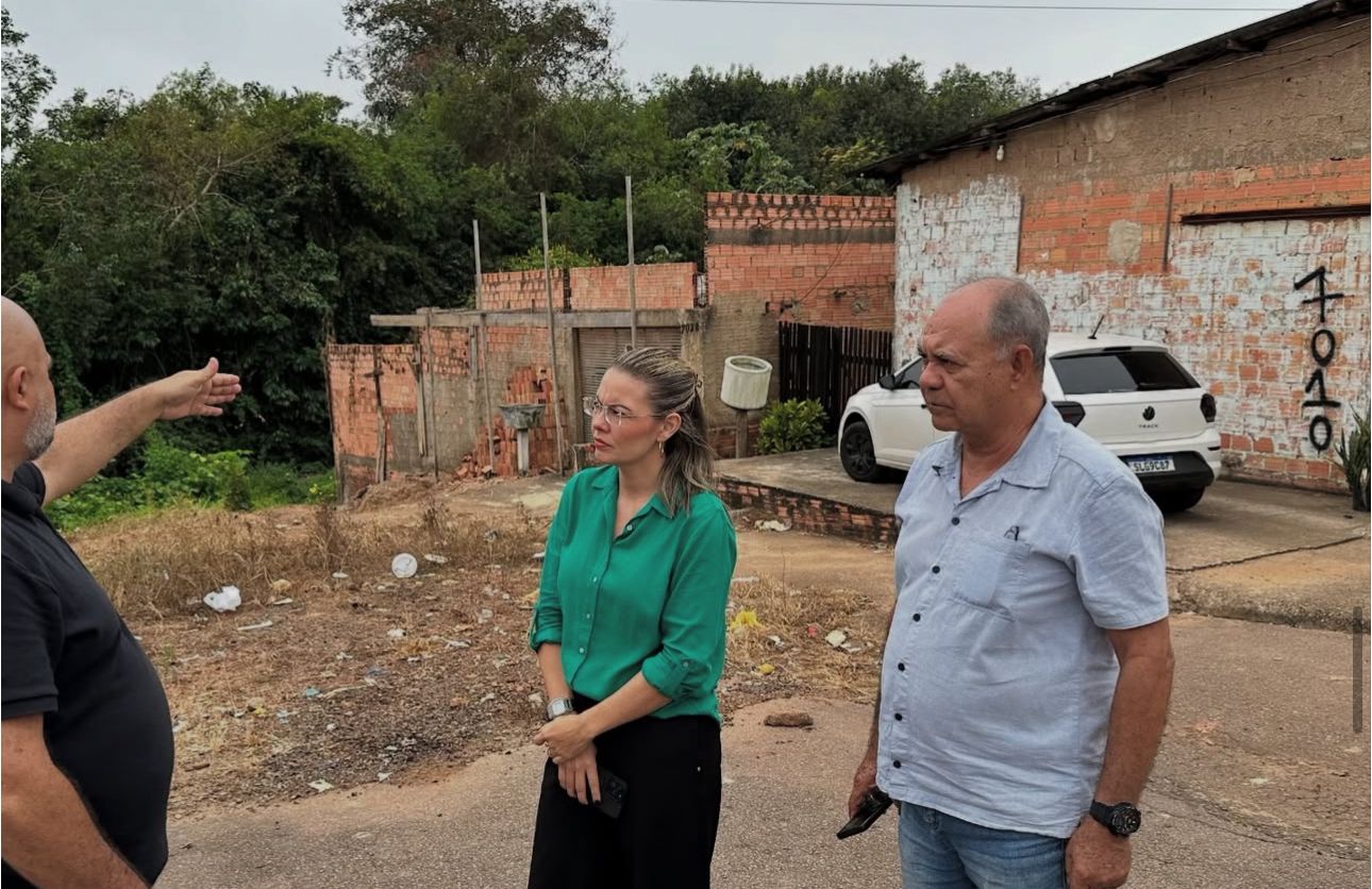 Pedido atendido: córrego da Rua Gruta Azul recebe limpeza após solicitação da vereadora Sofia Andrade