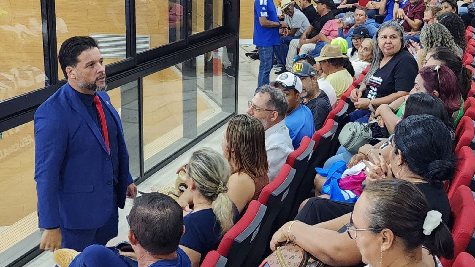 Deputado Delegado Camargo cobra valorização e melhores condições para profissionais da educação em Rondônia