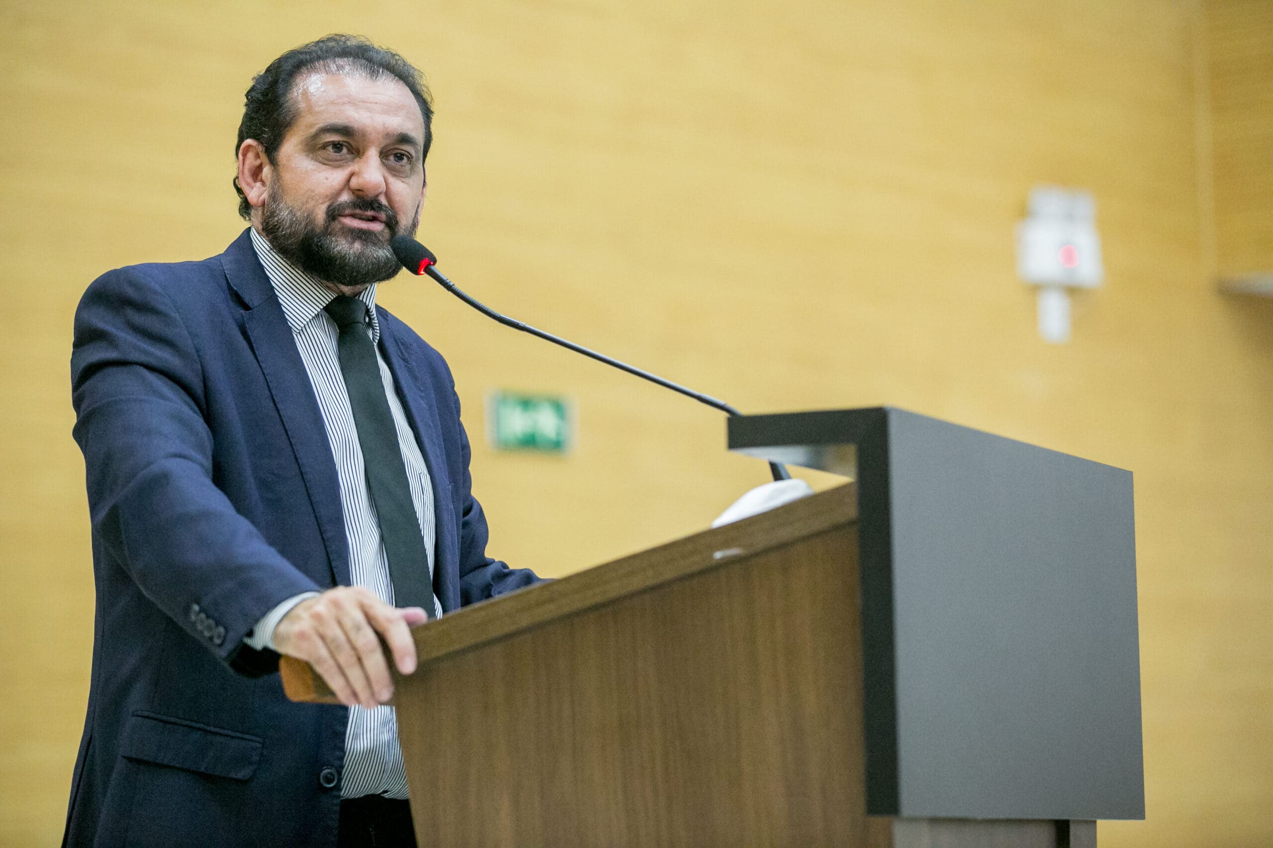 Deputado Laerte Gomes solicita reforma emergencial da Escola Indígena Floresta Maia, em Extrema