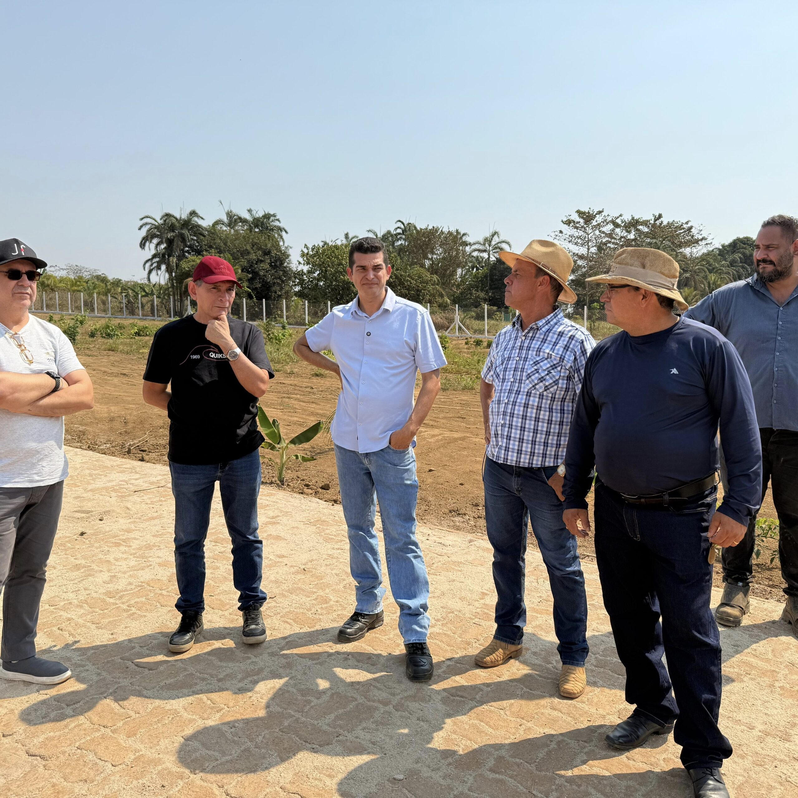 Vereador Adalto acompanha Secretário Prata na obra de Cemitério em União Bandeirantes