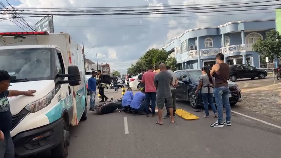 Grave acidente lança motociclista por cima de carro em colisão violenta em Porto Velho