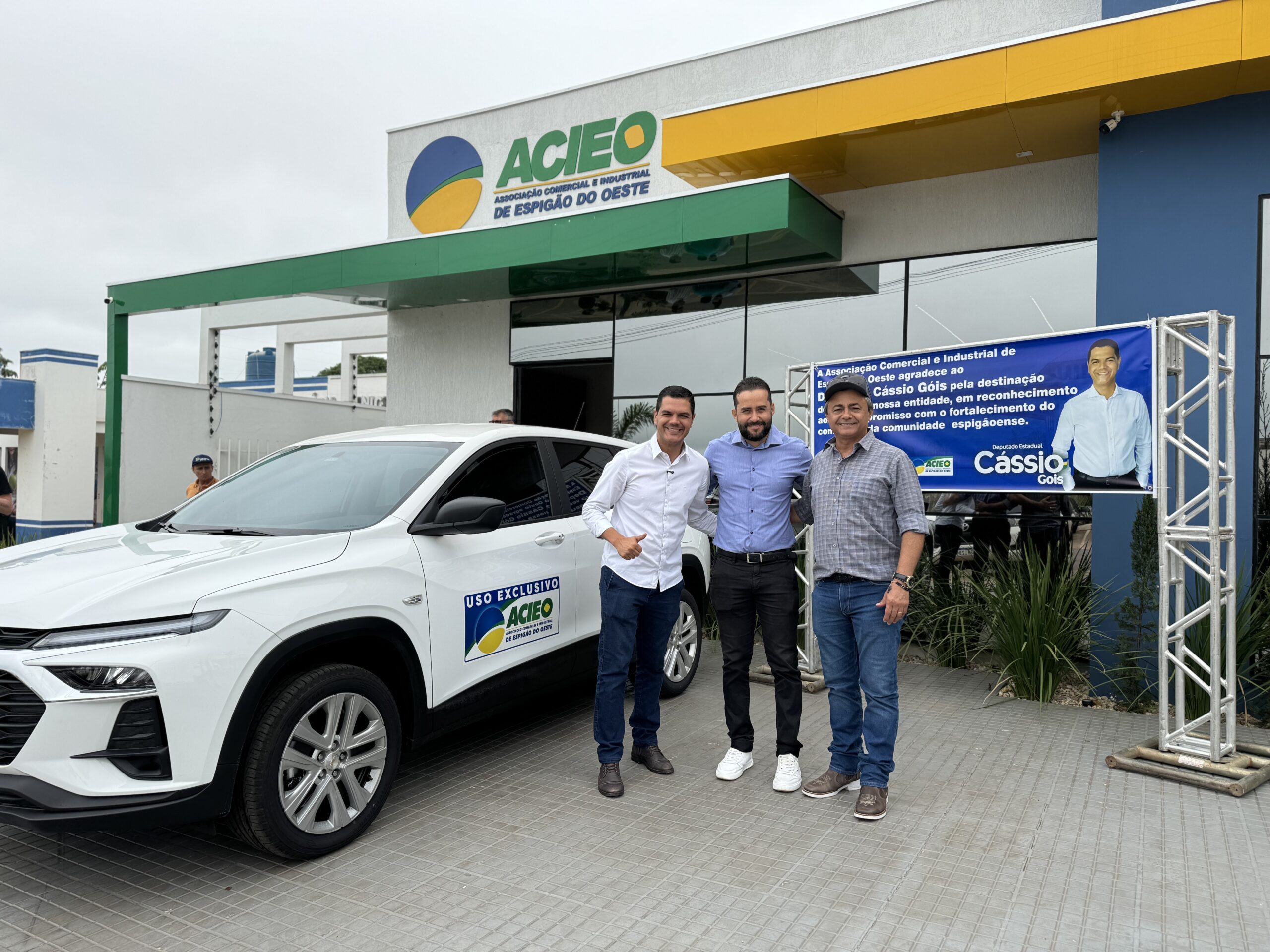 Deputado Cássio Gois entrega veículo zero quilômetro à ACIEO e reforça apoio ao empreendedorismo em Espigão do Oeste