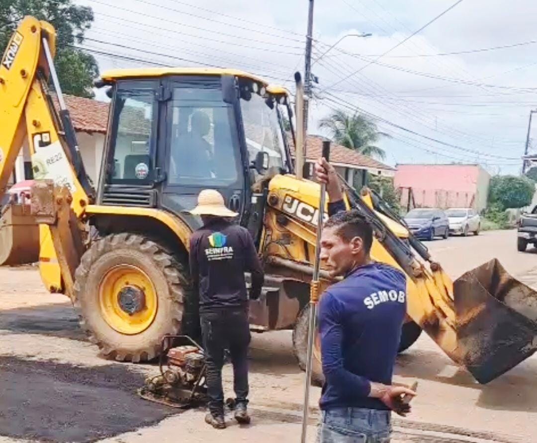 Seinfra atende solicitação do vereador Dr. Júnior Queiroz e realiza serviço de tapa-buracos na Rua Andreia
