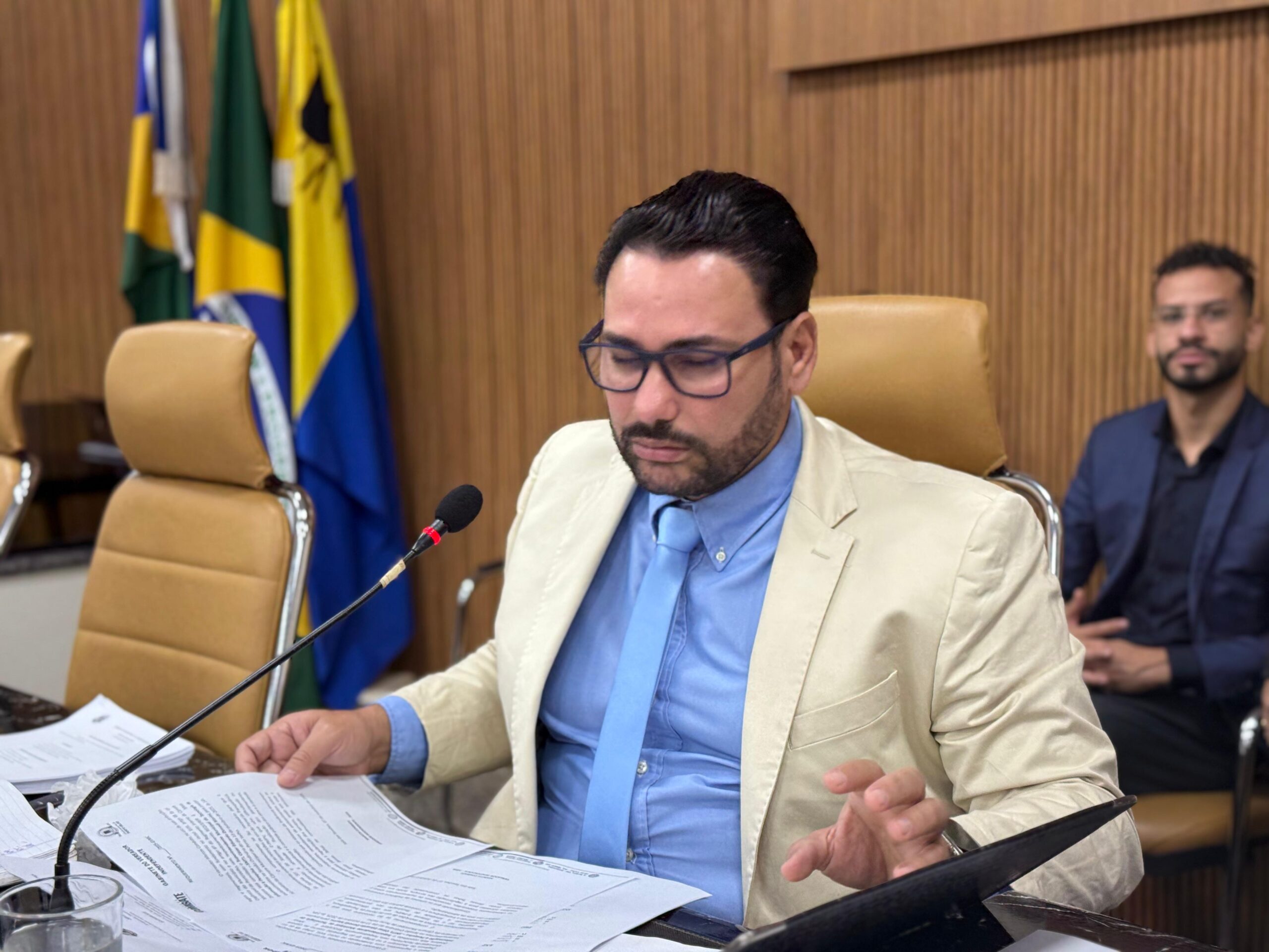 Vereador Marcos Combate denuncia cancelamento de contratos milionários e questiona transparência da Prefeitura de Porto Velho