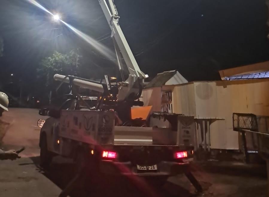 Vereador Dr. Júnior Queiroz atende demanda da população e garante iluminação em ponte entre bairros