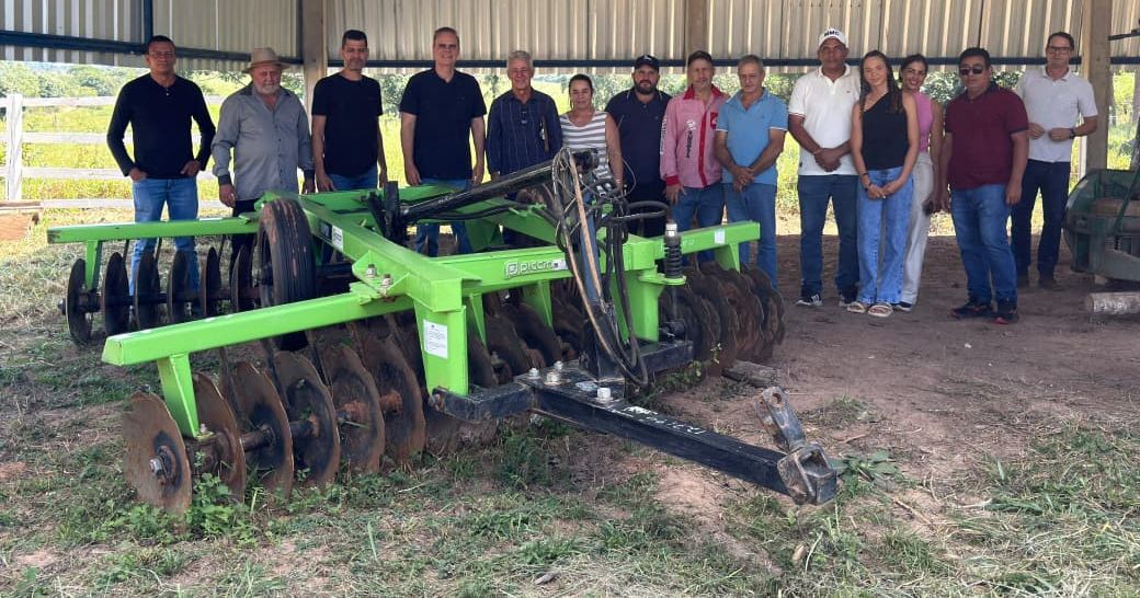 Alan Queiroz viabiliza grade niveladora no valor de R$ 68 mil para associação rural em Alvorada do Oeste