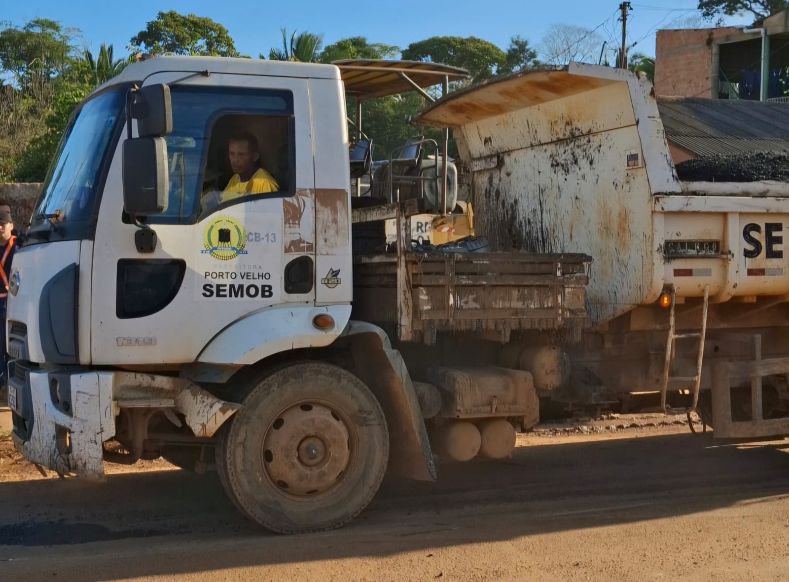 Dr. Júnior Queiroz garante operação tapa-buracos na Rua José de Alencar, no Rio de Janeiro