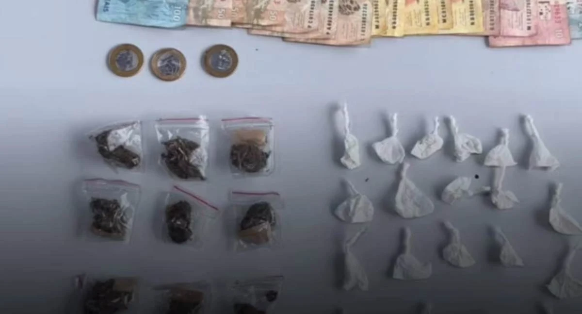 Homem é conduzido à delegacia depois de abordagem policial com drogas e mercadorias sem procedência em RO