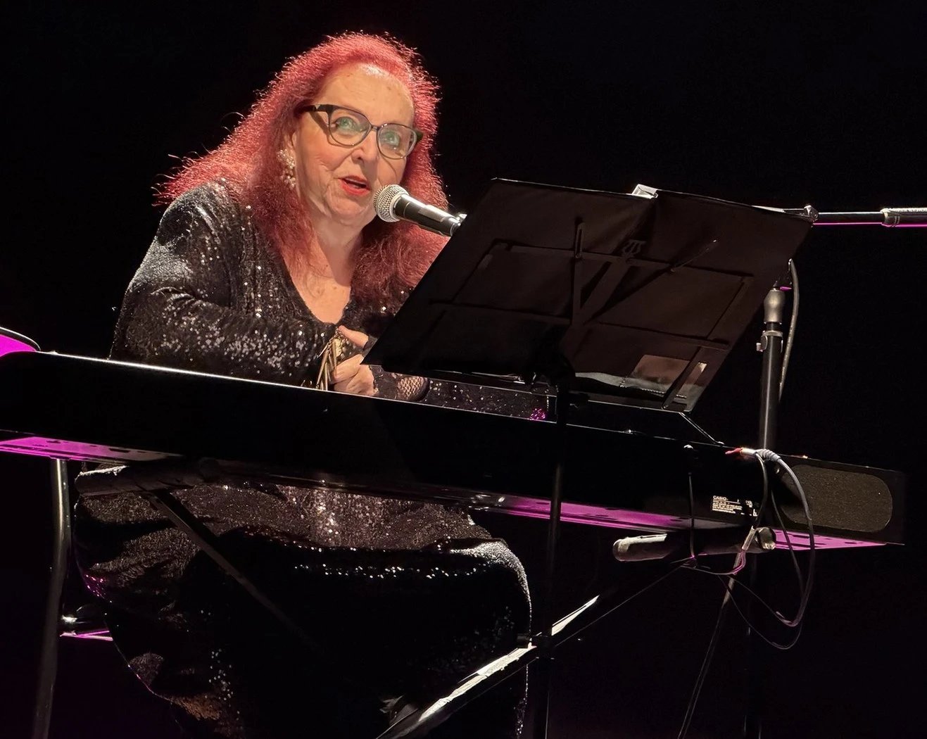 Cida Moreira insere Sérgio Sampaio no roteiro de 'passeio particular' pela obra de Angela Ro Ro em show feito no Rio | G1