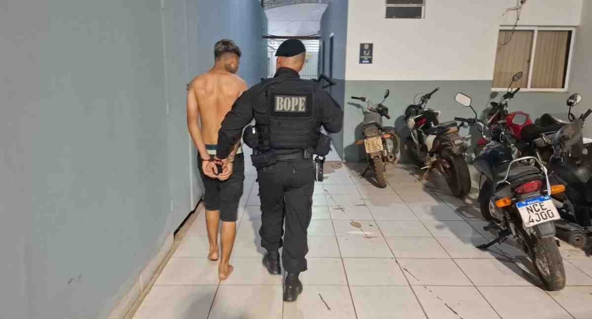 Adolescente de 15 anos é preso armado depois de atirar nas mãos de mulher no Orgulho do Madeira