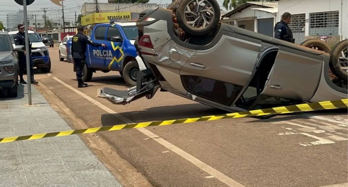 Colisão entre utilitários resulta em capotamento e danos materiais na região central de Porto Velho