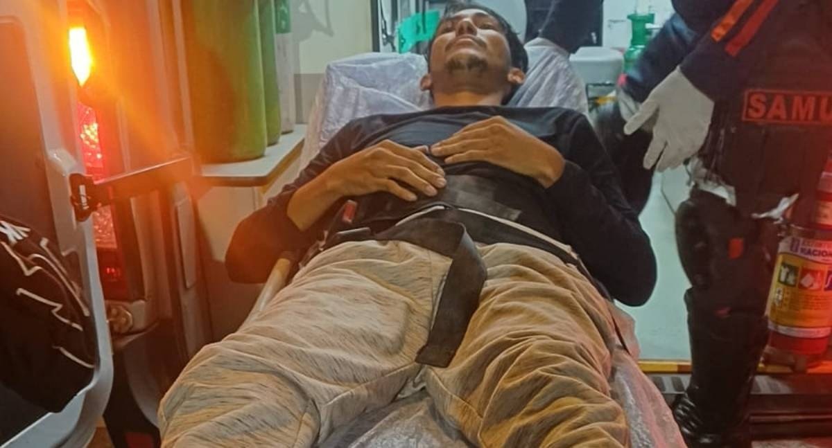 Colisão entre moto e ônibus de transporte coletivo deixa motociclista ferido na região central de Porto Velho