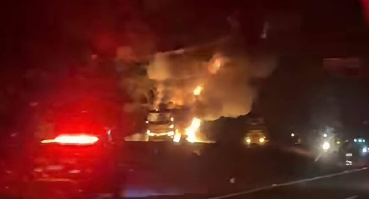 Ônibus pega fogo e passageiros saem ilesos na BR-364