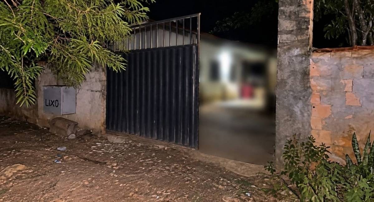 Homem fica ferido depois de ser atingido por tiros disparados por criminoso por cima de muro em RO