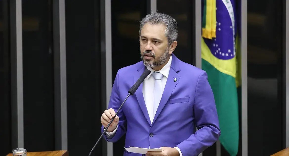 Elmano é reeleito governador do Ceará no 1º turno